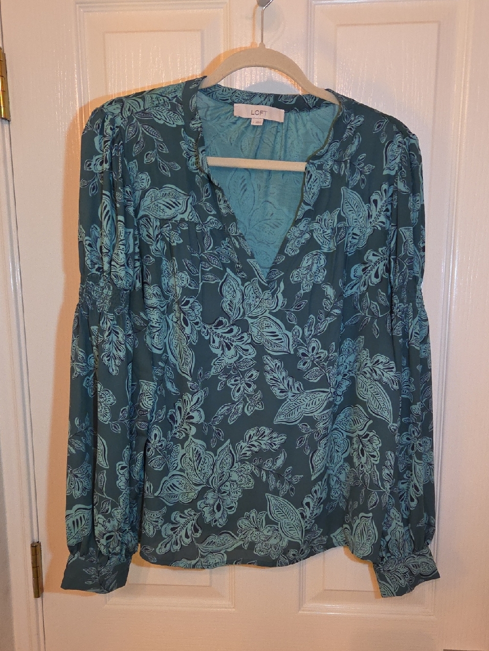 LOFT Teal Floral V-Neck Blouse with Leaf Motif Size Large